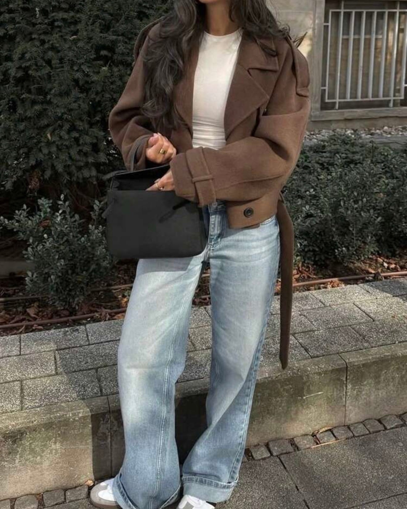 New Stylish & Elegant Solid Color Pocket
Double Buckle Waist Short Jacket, Suitable